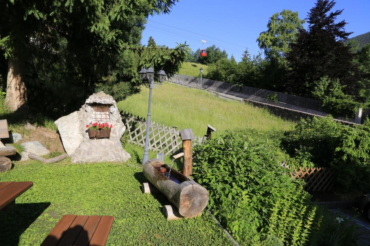 Garni Panoramik Otel Urtijëi Dış mekan fotoğraf