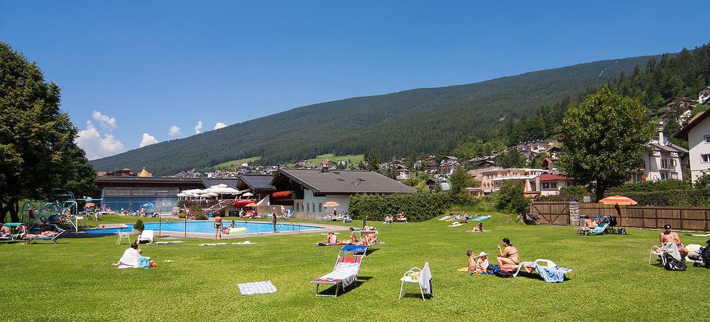 Garni Panoramik Otel Urtijëi Dış mekan fotoğraf