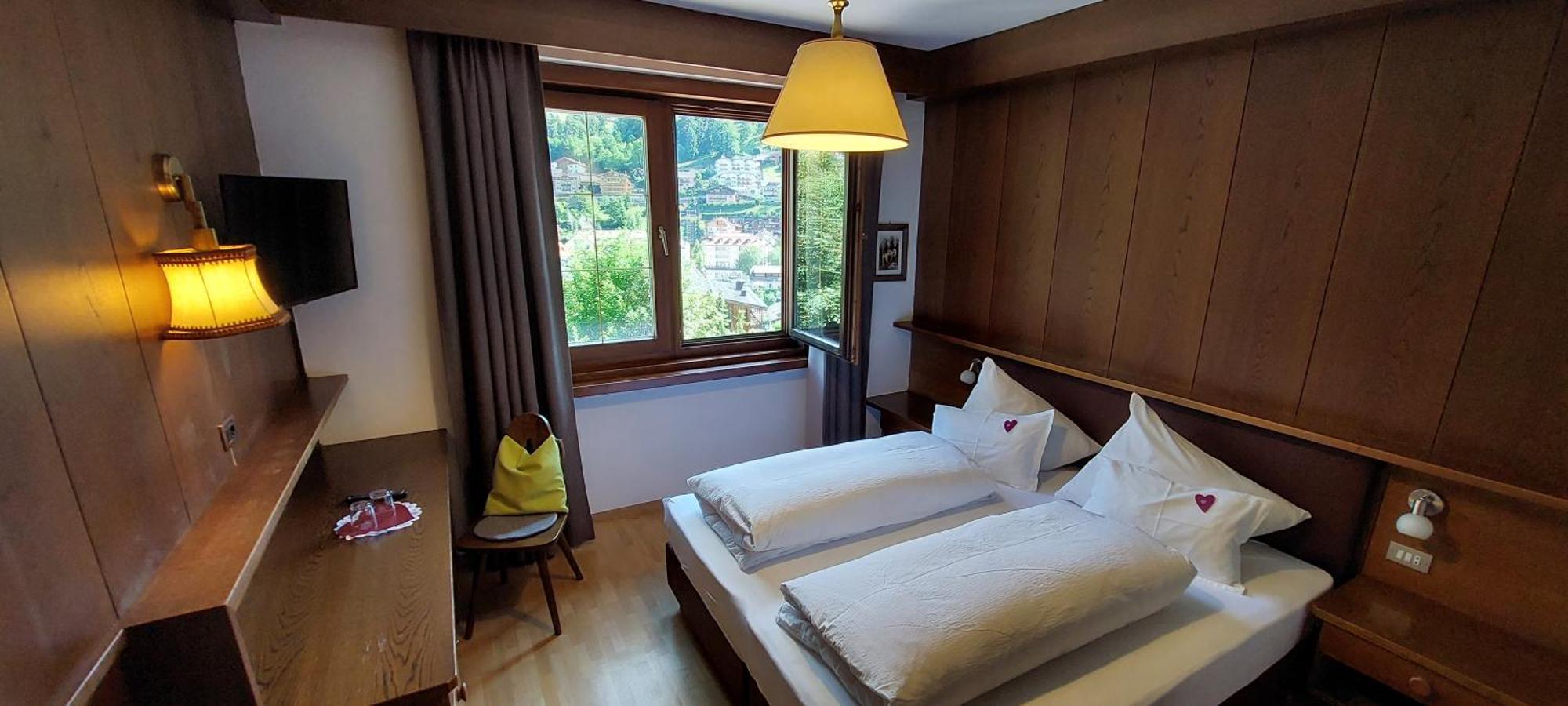 Garni Panoramik Otel Urtijëi Dış mekan fotoğraf