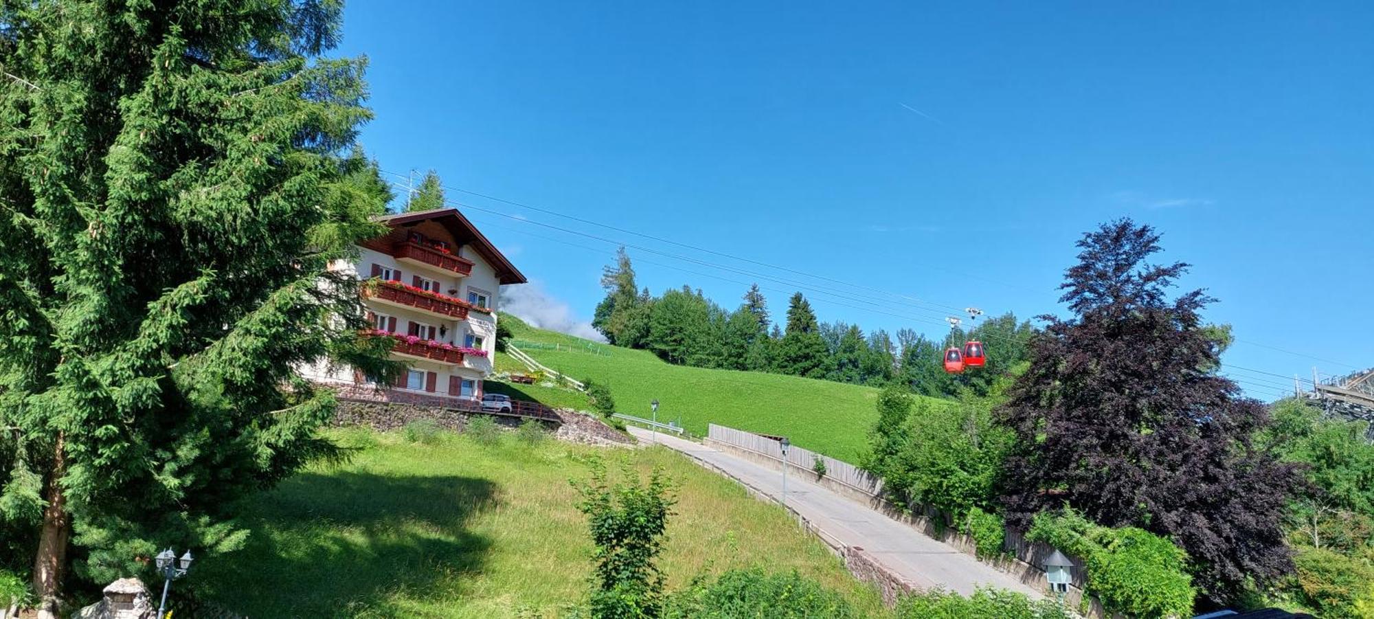 Garni Panoramik Otel Urtijëi Dış mekan fotoğraf