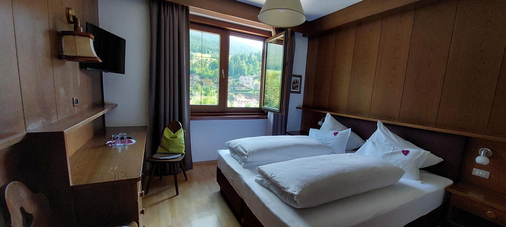 Garni Panoramik Otel Urtijëi Dış mekan fotoğraf