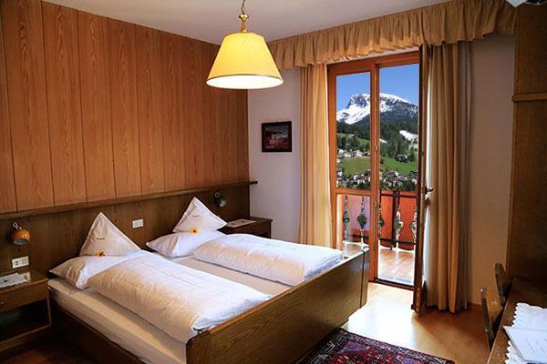 Garni Panoramik Otel Urtijëi Dış mekan fotoğraf